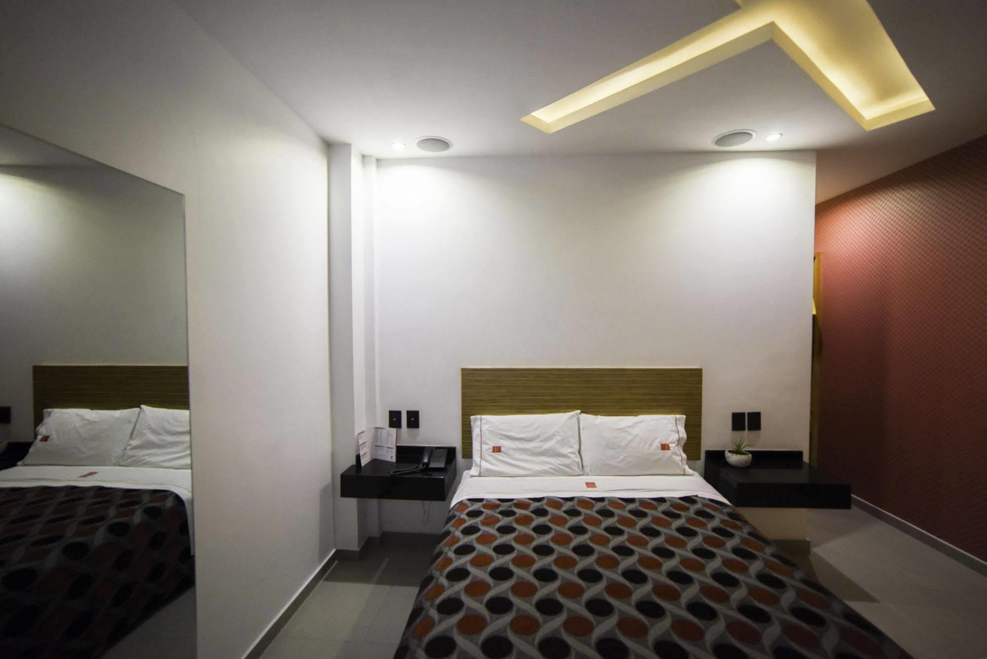 Six Hotel Guadalajara Expiatorio Eksteriør bilde